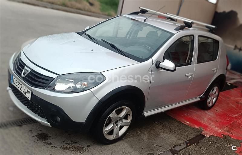 Usado Dacia Sandero Stepway 90 CV (66 kW) 2011 Gris / plata Berlina