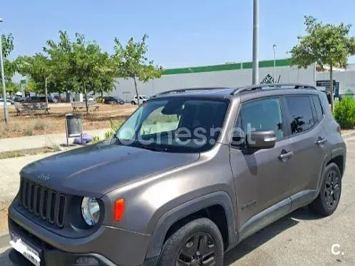 Usado Jeep Renegade Night Eagle 120 CV (88 kW) 2016 Gris / plata SUV