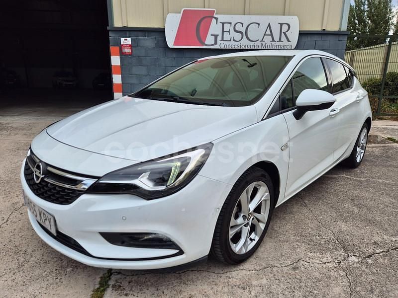 Blanco Usado 2018 Opel Astra Dynamic Berlina | 11.900 € (Precio justo) - Imagen 1/4