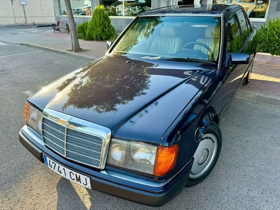 Usado Mercedes 260 147 CV (108 kW) 1989 Azul Berlina