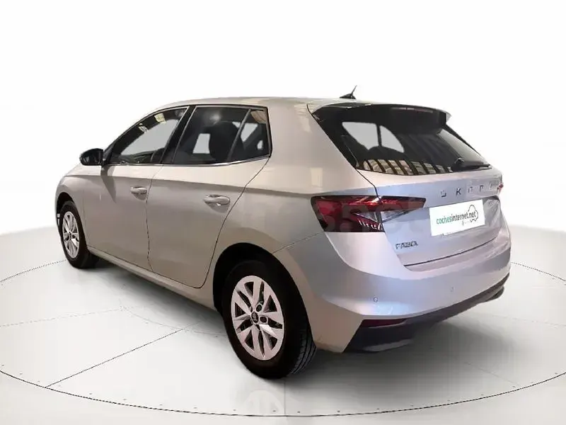 Usado Skoda Fabia Selection 95 CV (69 kW) 2025 Gris / plata Utilitario