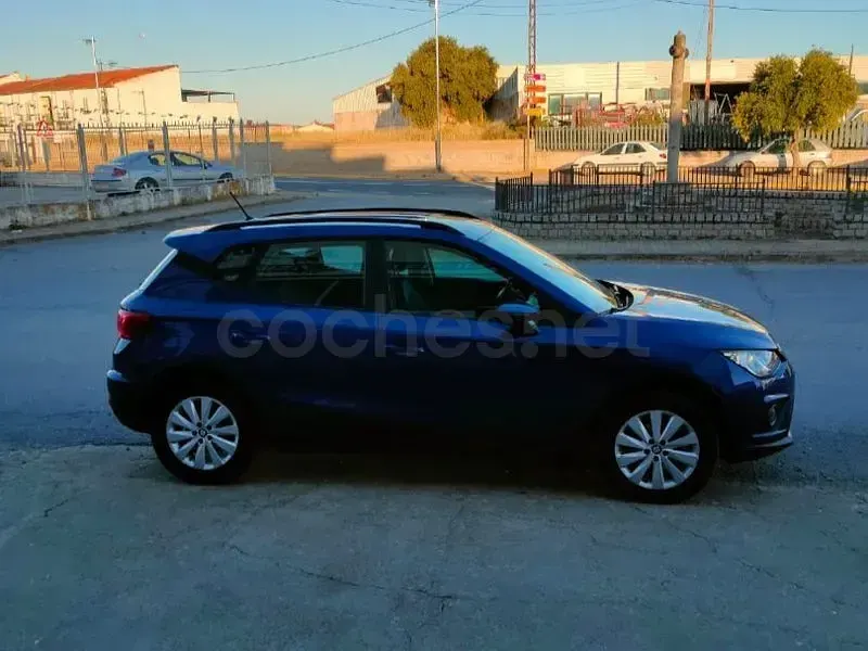 Usado Seat Arona Ecomotive 95 CV (69 kW) 2019 Azul SUV