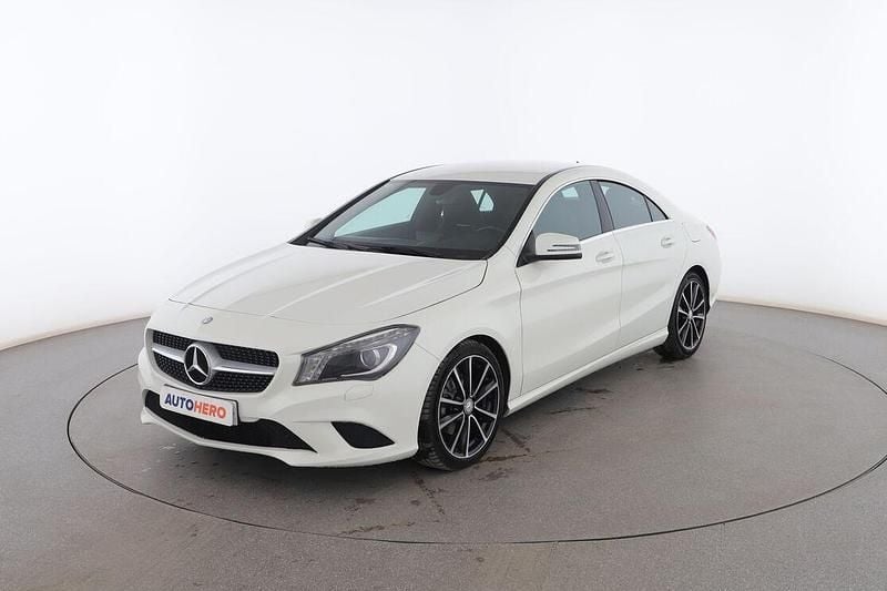 Blanco Usado 2013 Mercedes CLA220 Urban Berlina | 18.799 € (Buen precio) - Imagen 1/3