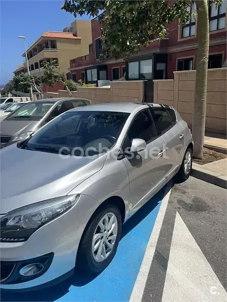Usado Renault Mégane III Dynamique 110 CV (80 kW) 2013 Gris / plata Berlina