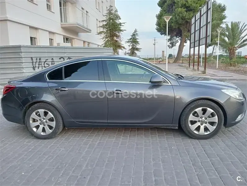 Usado Opel Insignia Edition 140 CV (102 kW) 2009 Gris / plata Berlina