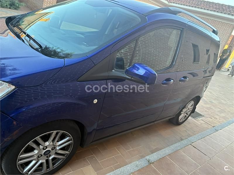 Usado Ford Tourneo Courier Titanium 100 CV (73 kW) 2017 Azul Monovolumen