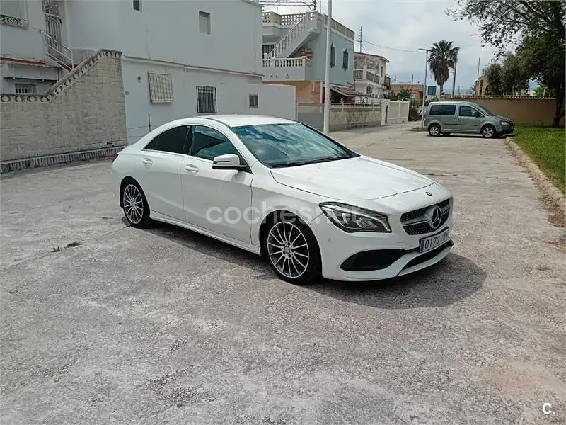 Usado Mercedes CLA200 136 CV (100 kW) 2017 Blanco Coupe
