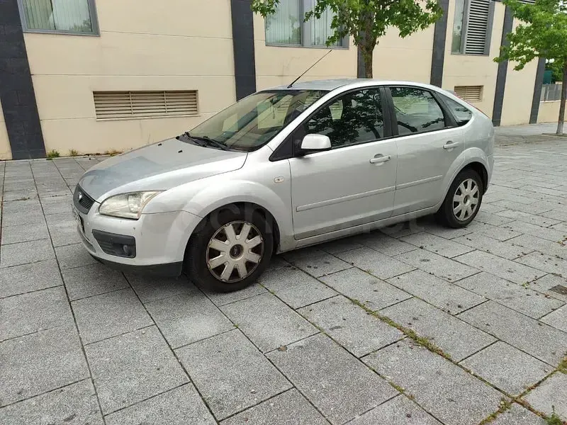 Używany Ford Focus Trend 115 KM (84 kW) 2008 Szary Sedan/Limuzyna
