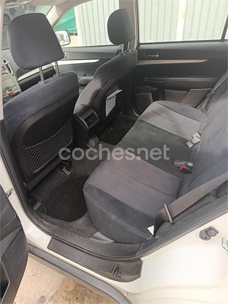 Usado Subaru Outback 150 CV (110 kW) 2010 Blanco Familiar