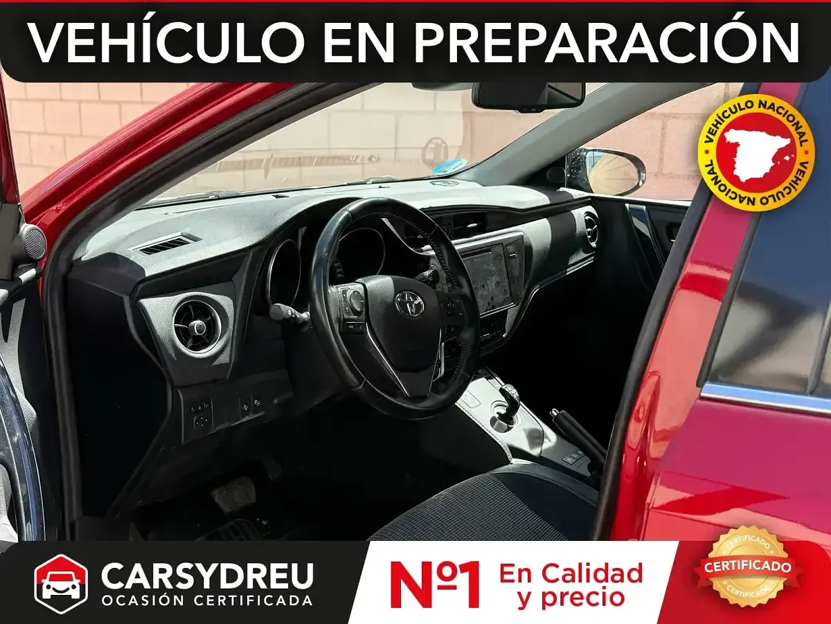 Usado Toyota Auris 136 CV (100 kW) 2016 Rojo Berlina