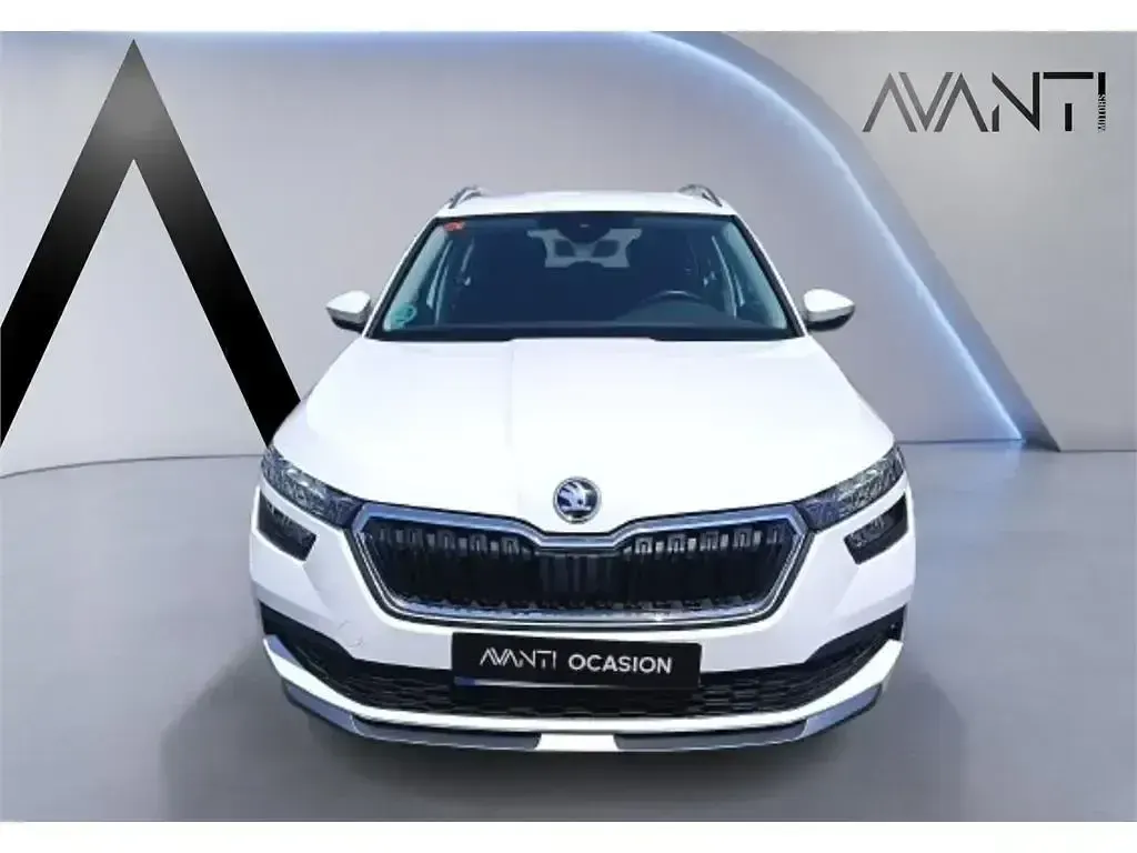 Usado Skoda Kamiq Ambition 110 CV (80 kW) 2021 Blanco SUV