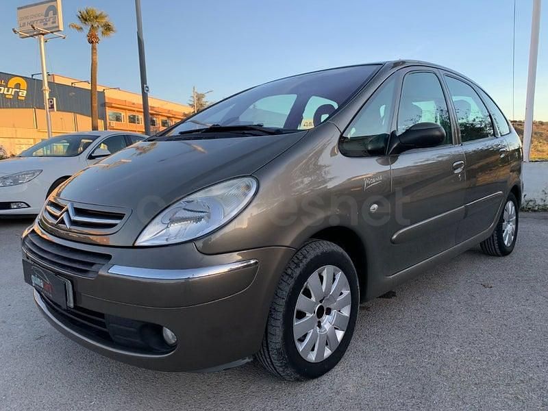 Usado Citroën Xsara Picasso Exclusive 110 CV (80 kW) 2009 Marrón Monovolumen