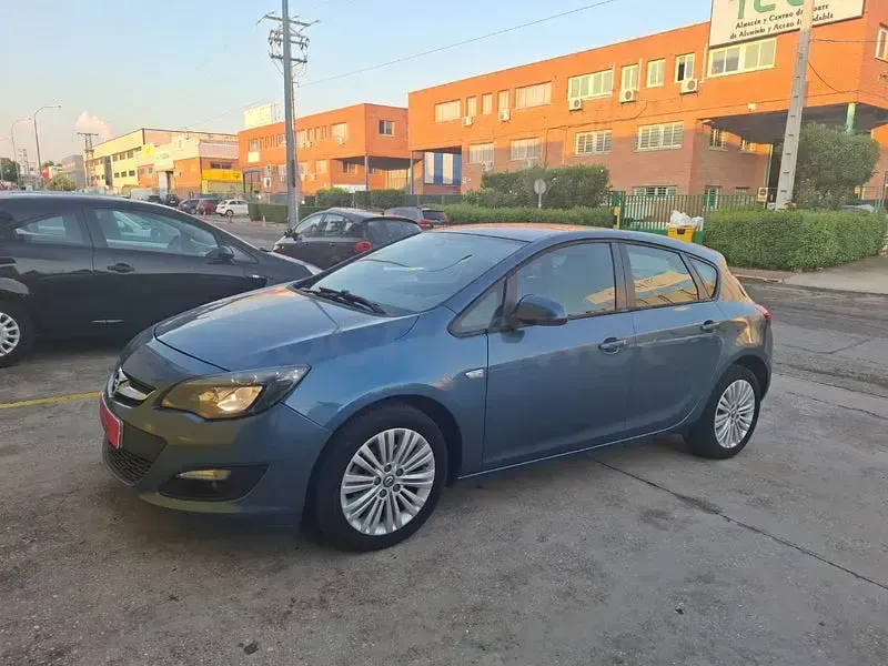 Usado Opel Astra Selective 110 CV (80 kW) 2016 Azul Berlina