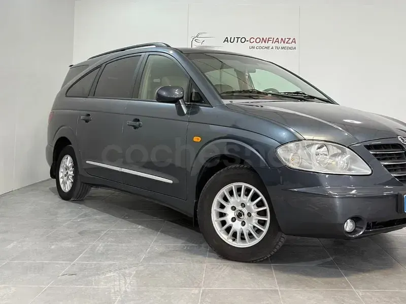 Usado SsangYong Rodius Limited 165 CV (121 kW) 2006 Gris / plata Monovolumen