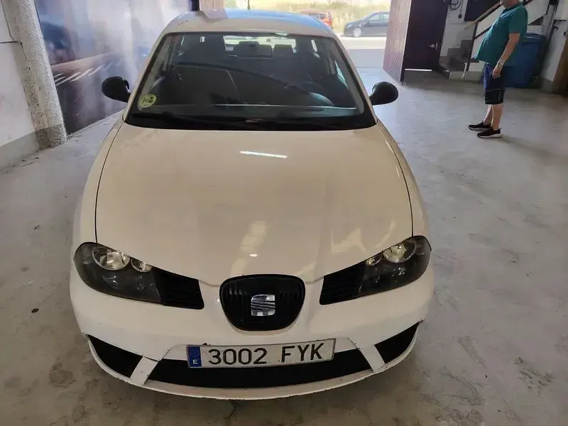 Usado Seat Ibiza Reference 100 CV (73 kW) 2007 Blanco Utilitario