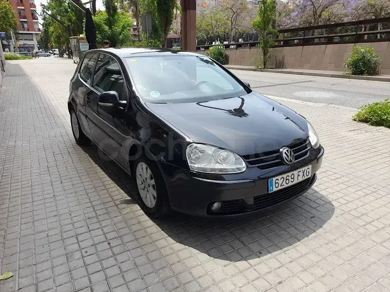 Usado VW Golf V Highline 102 CV (75 kW) 2007 Negro Berlina