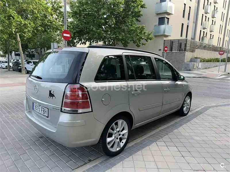 Usado Opel Zafira Cosmo 120 CV (88 kW) 2006 Beige Monovolumen