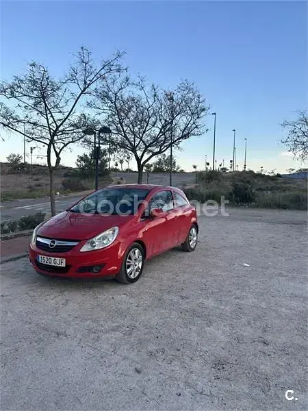 Usado Opel Corsa Essentia 75 CV (55 kW) 2008 Rojo Utilitario
