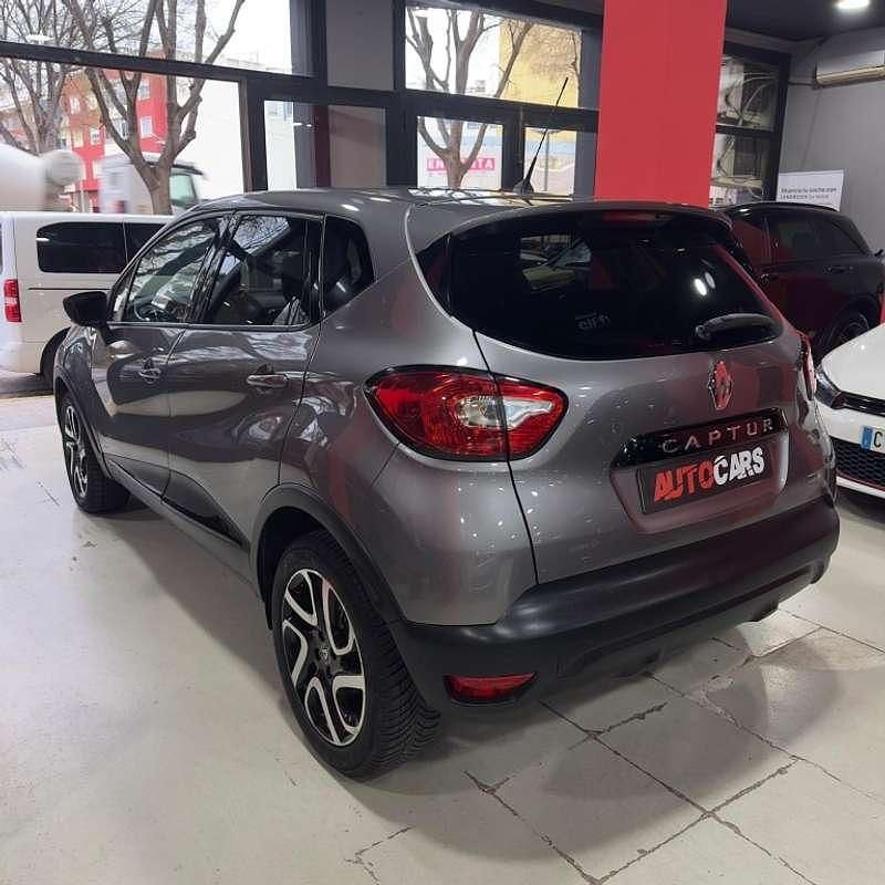 Usado Renault Captur Intens 90 CV (66 kW) 2017 Gris SUV