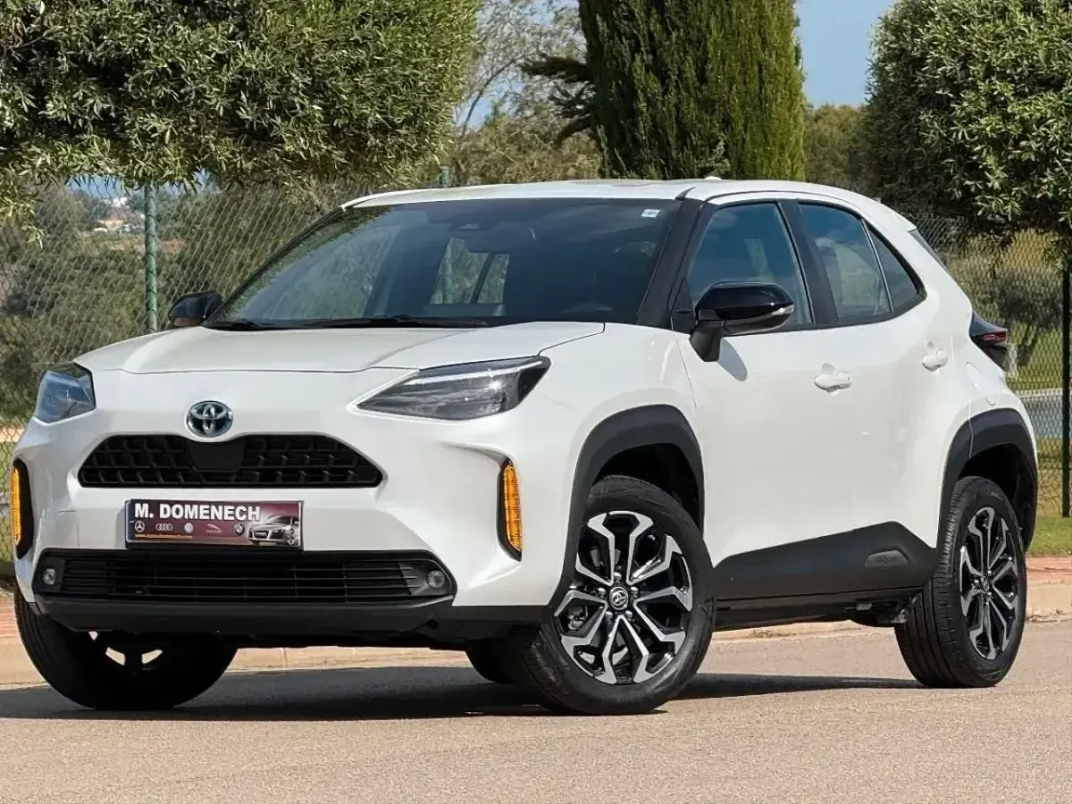 Usado Toyota Yaris Hybrid Active 116 CV (85 kW) 2022 Blanco