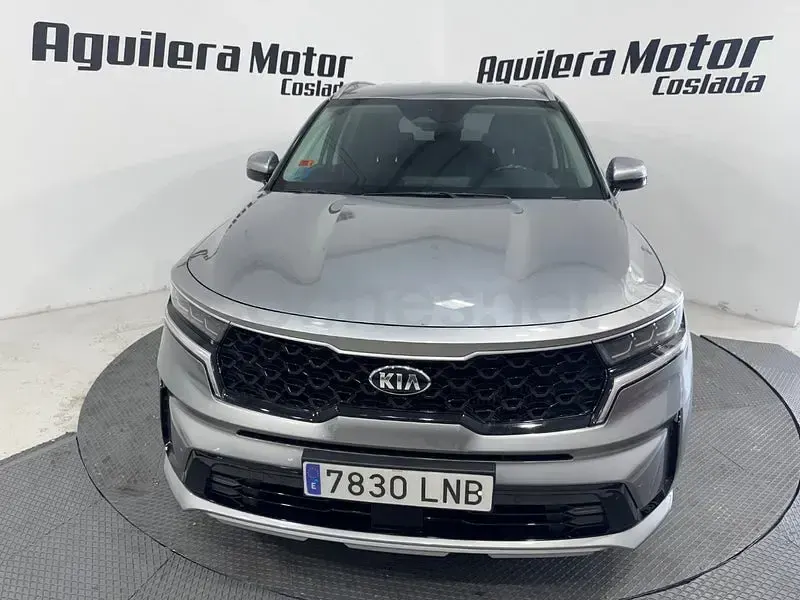 Usado Kia Sorento 230 CV (169 kW) 2021 Gris / plata SUV