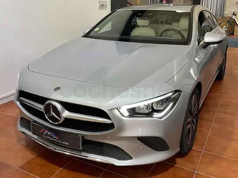 Usado Mercedes CLA200 Shooting Brake 150 CV (110 kW) 2020 Gris / plata Familiar