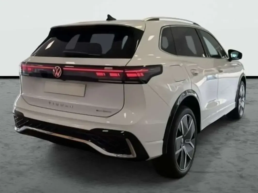 Usado VW Tiguan R-line 204 CV (150 kW) 2025 Blanco SUV