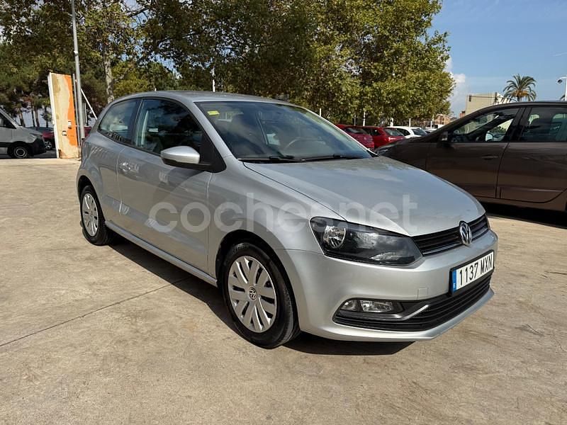 Usado VW Polo 75 CV (55 kW) 2015 Gris / plata Berlina