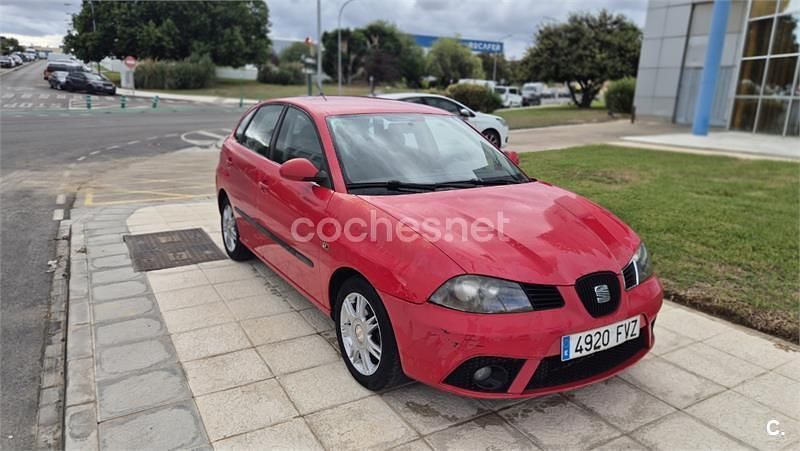 Usado Seat Ibiza Reference 70 CV (51 kW) 2007 Rojo Berlina