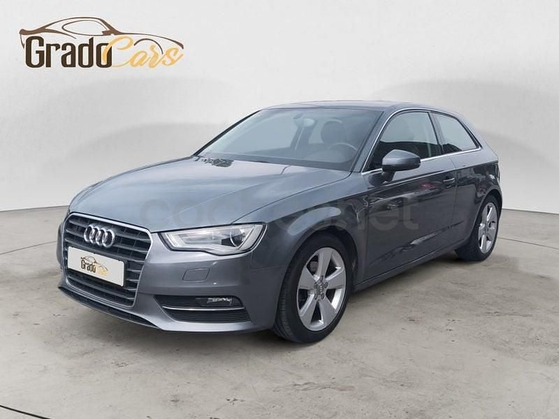 Usado Audi A3 Ambition 105 CV (77 kW) 2013 Gris / plata Berlina