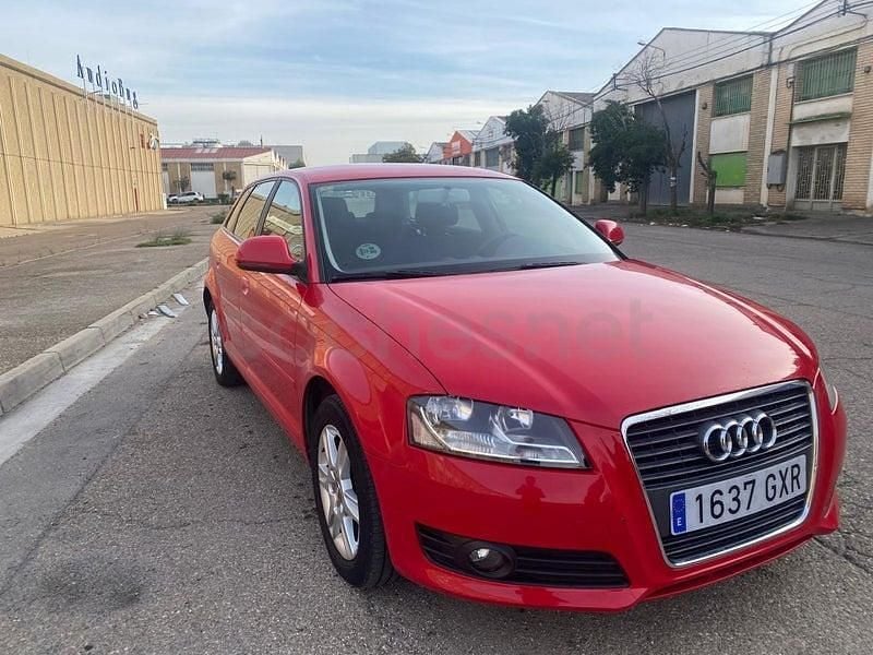 Usado Audi A3 Attraction 105 CV (77 kW) 2011 Rojo Utilitario