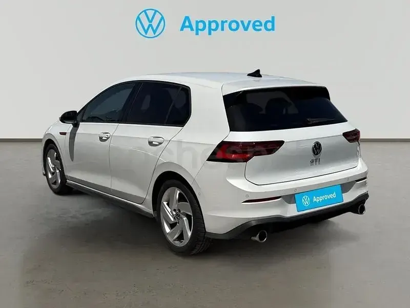 Usado VW Golf VIII GTI 245 CV (180 kW) 2021 Blanco Berlina