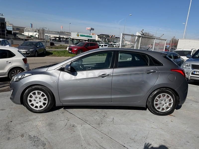 Usado Hyundai i30 100 CV (73 kW) 2014 Gris / plata Berlina