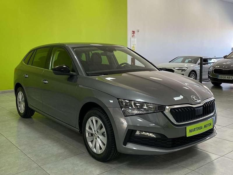 Usado Skoda Scala Selection 95 CV (69 kW) 2024 Gris Utilitario