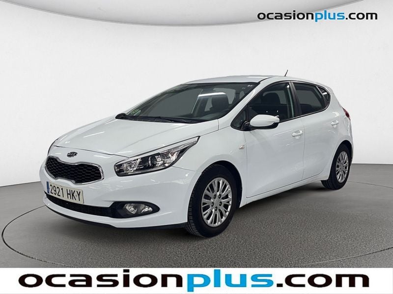 Blanco Usado 2012 Kia Ceed GT Utilitario | 6980 € (Precio justo) - Imagen 1/4