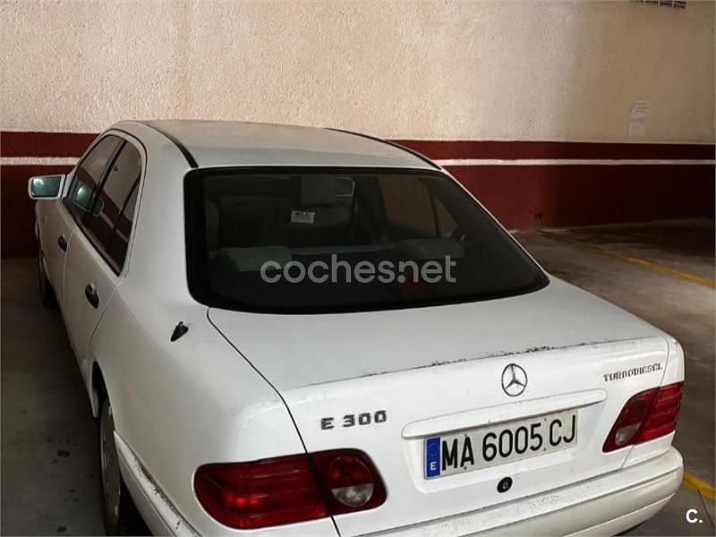 Usado Mercedes E300 Elegance 177 CV (130 kW) 1998 Blanco Berlina