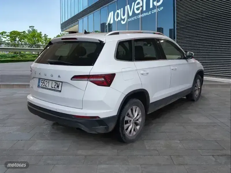 Usado Skoda Karoq Ambition 115 CV (84 kW) 2022 Blanco SUV