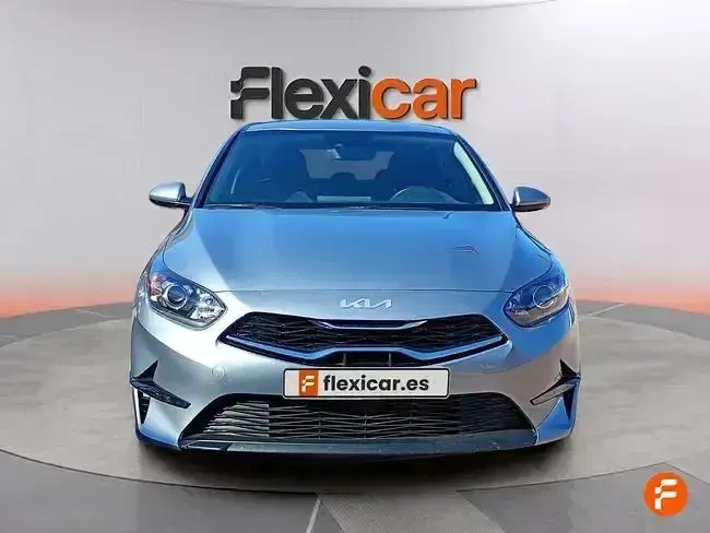 Usado Kia Ceed 136 CV (100 kW) 2023 Gris Utilitario