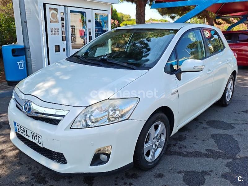 Usado Toyota Auris Hybrid Active 135 CV (99 kW) 2012 Blanco Berlina