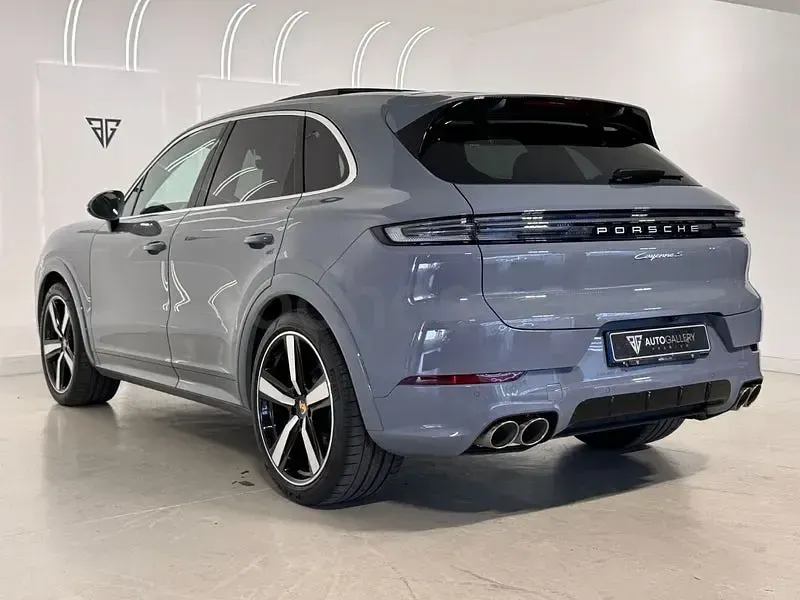 Usado Porsche Cayenne S 475 CV (349 kW) 2023 Gris / plata SUV