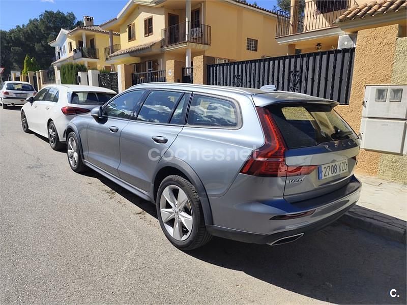 Usado Volvo V60 CC 190 CV (139 kW) 2019 Gris / plata Familiar