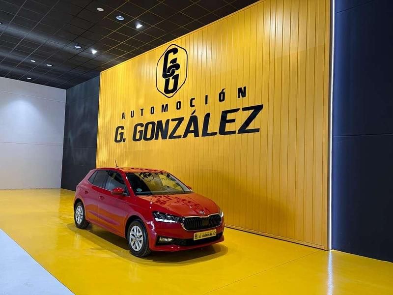 Usado Skoda Fabia Selection 116 CV (85 kW) 2025 Rojo Utilitario