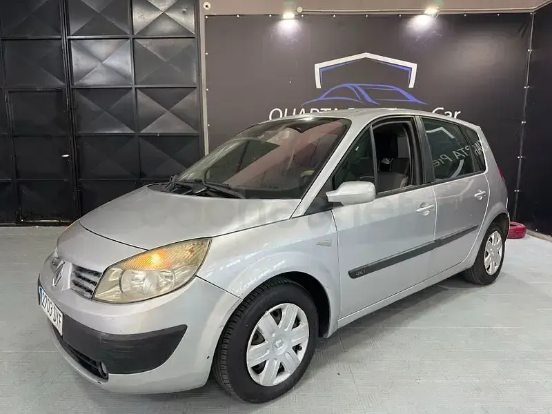 Usado Renault Scénic Dynamique 105 CV (77 kW) 2006 Gris / plata Monovolumen