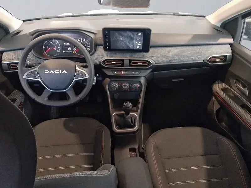 Usado Dacia Sandero Expression 101 CV (74 kW) 2023 Verde Berlina