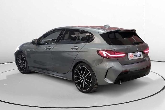 Usado BMW 118 M Sport 136 CV (100 kW) 2024 Gris Utilitario