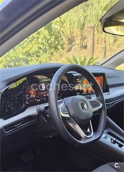 Usado VW Golf VIII 110 CV (80 kW) 2022 Azul Berlina