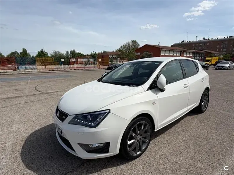 Usado Seat Ibiza Style 105 CV (77 kW) 2013 Blanco Berlina