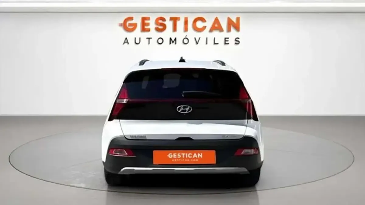 Usado Hyundai Bayon 101 CV (74 kW) 2023 Blanco SUV