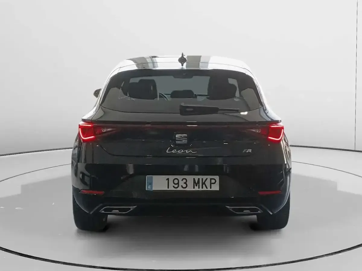 Usado Seat Leon FR 130 CV (95 kW) 2023 Negro Berlina