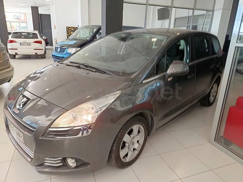 Usado Peugeot 5008 120 CV (88 kW) 2010 Gris / plata Monovolumen